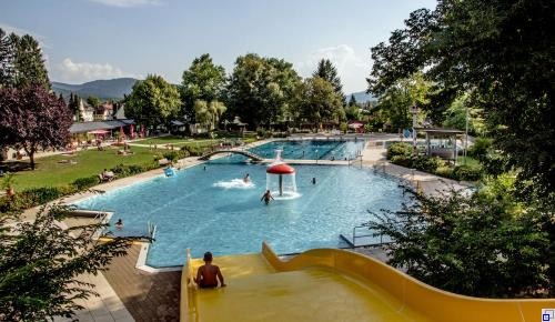 Familienbad - Zell am Harmersbach Riesenrutsche direkt ins Wasser