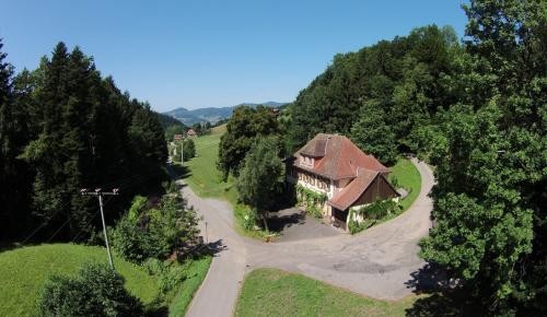 Luftaufnahme der Imkerschule in Oberentersbach